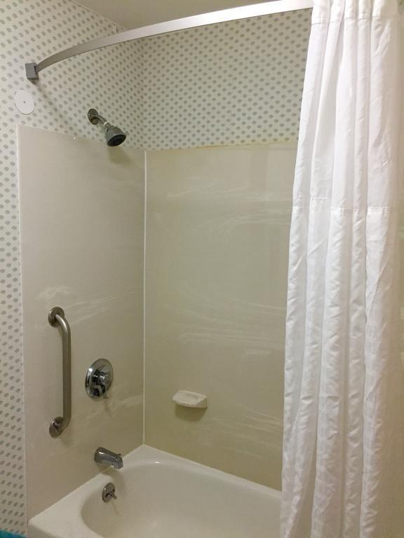 Super 8 By Wyndham East Madison