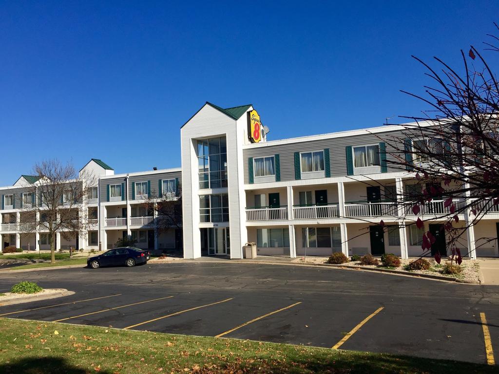 Super 8 By Wyndham East Hotel 3*