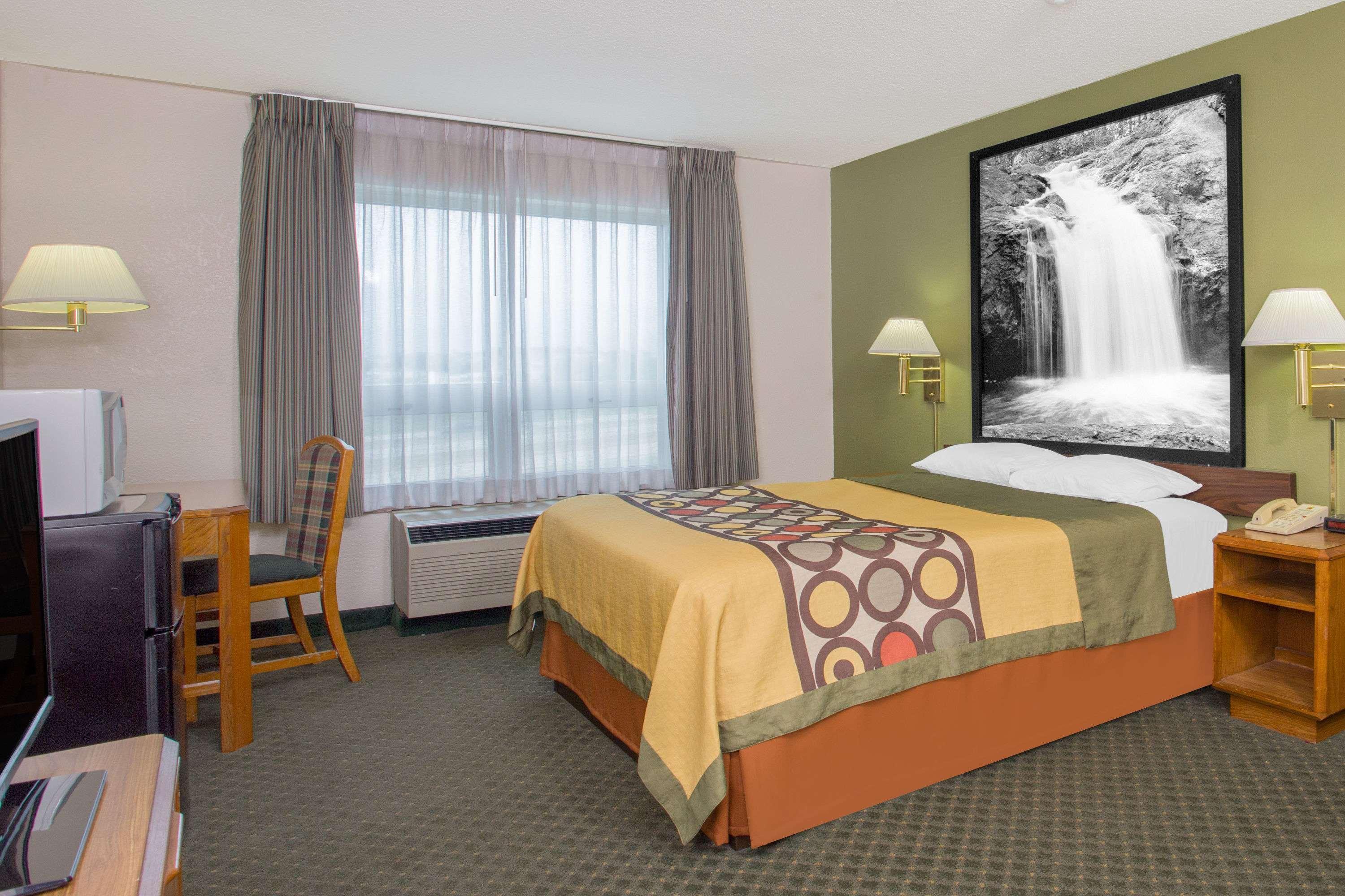 Hotel Super 8 By Wyndham East