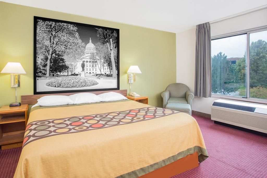 Super 8 By Wyndham East Hotel 3*