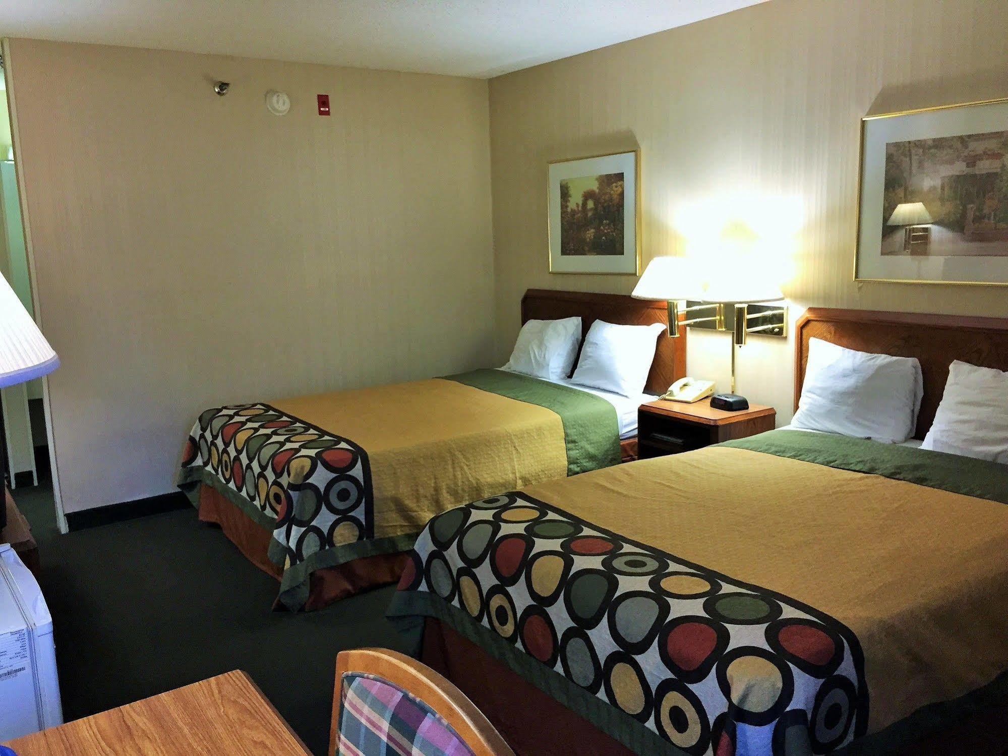Super 8 By Wyndham East 3*
