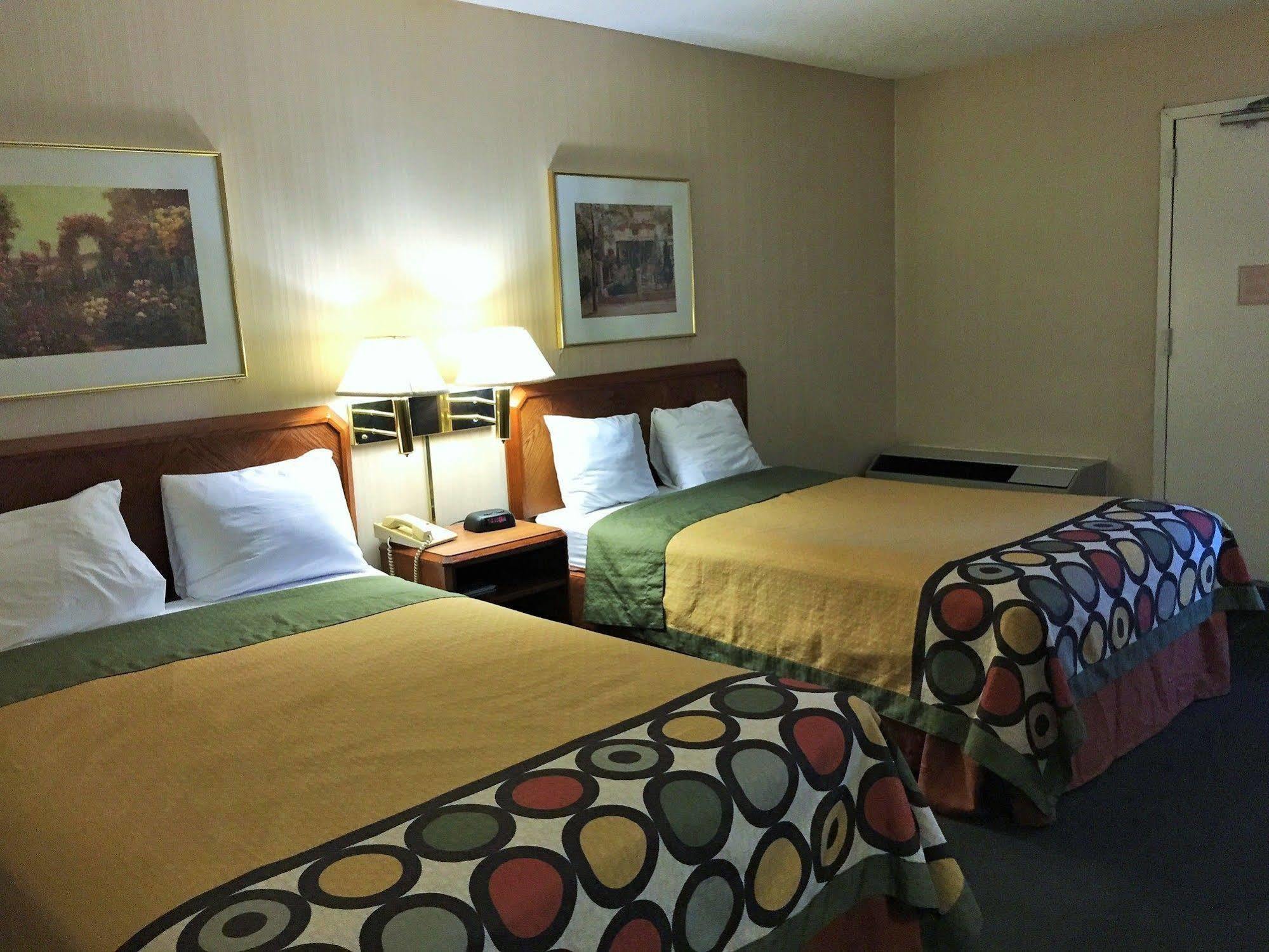 Super 8 By Wyndham East 3* Madison