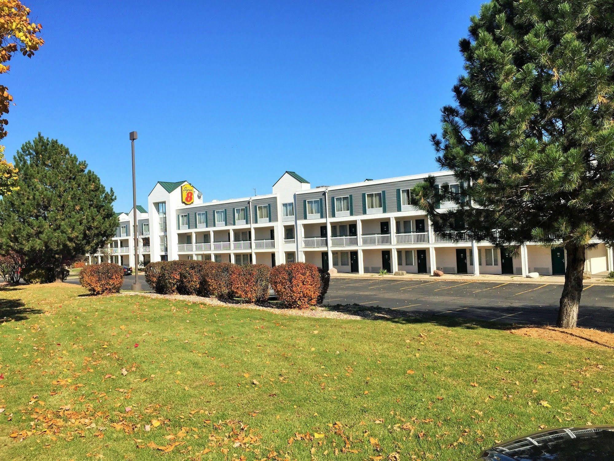 Hotel Super 8 By Wyndham East 3*